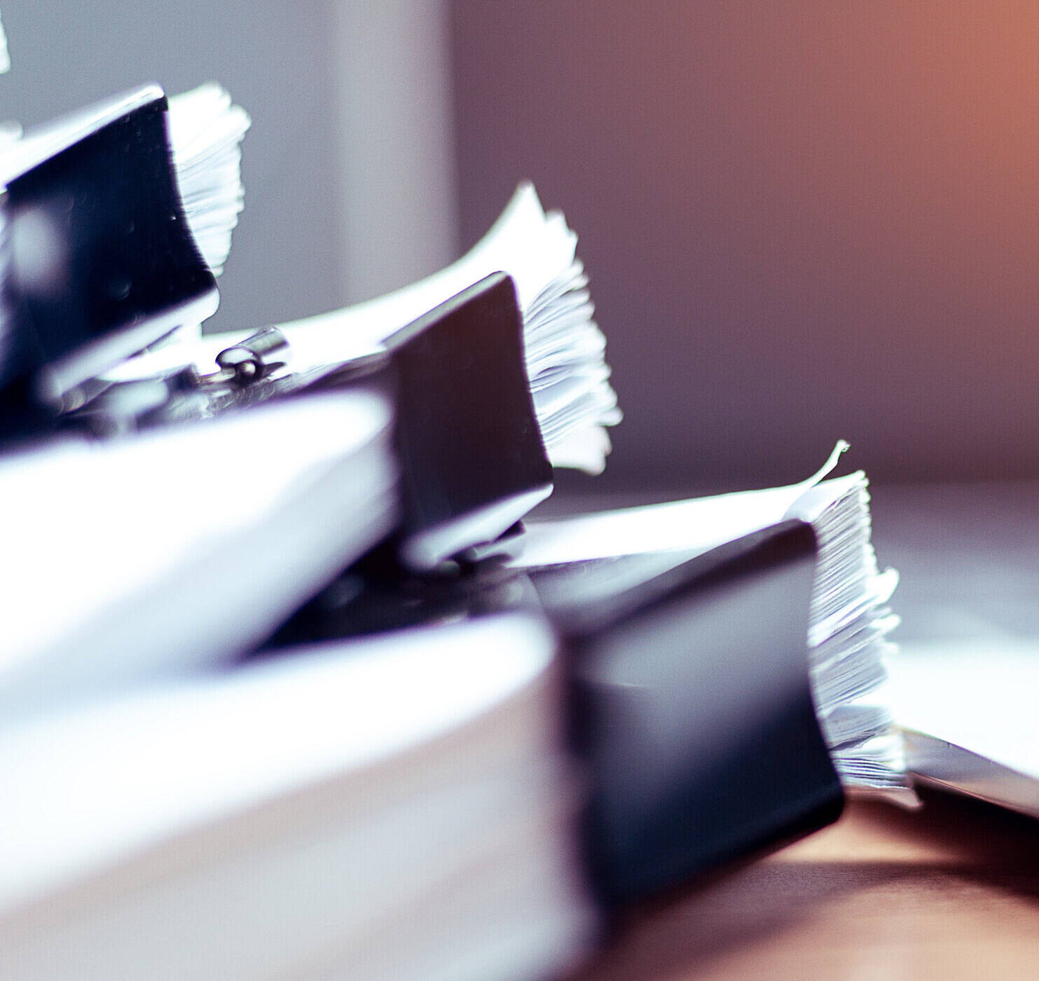 Aktenstapel ade dank digitaler bAV Verwaltung Aktenstapel ade dank digitaler bAV Verwaltung